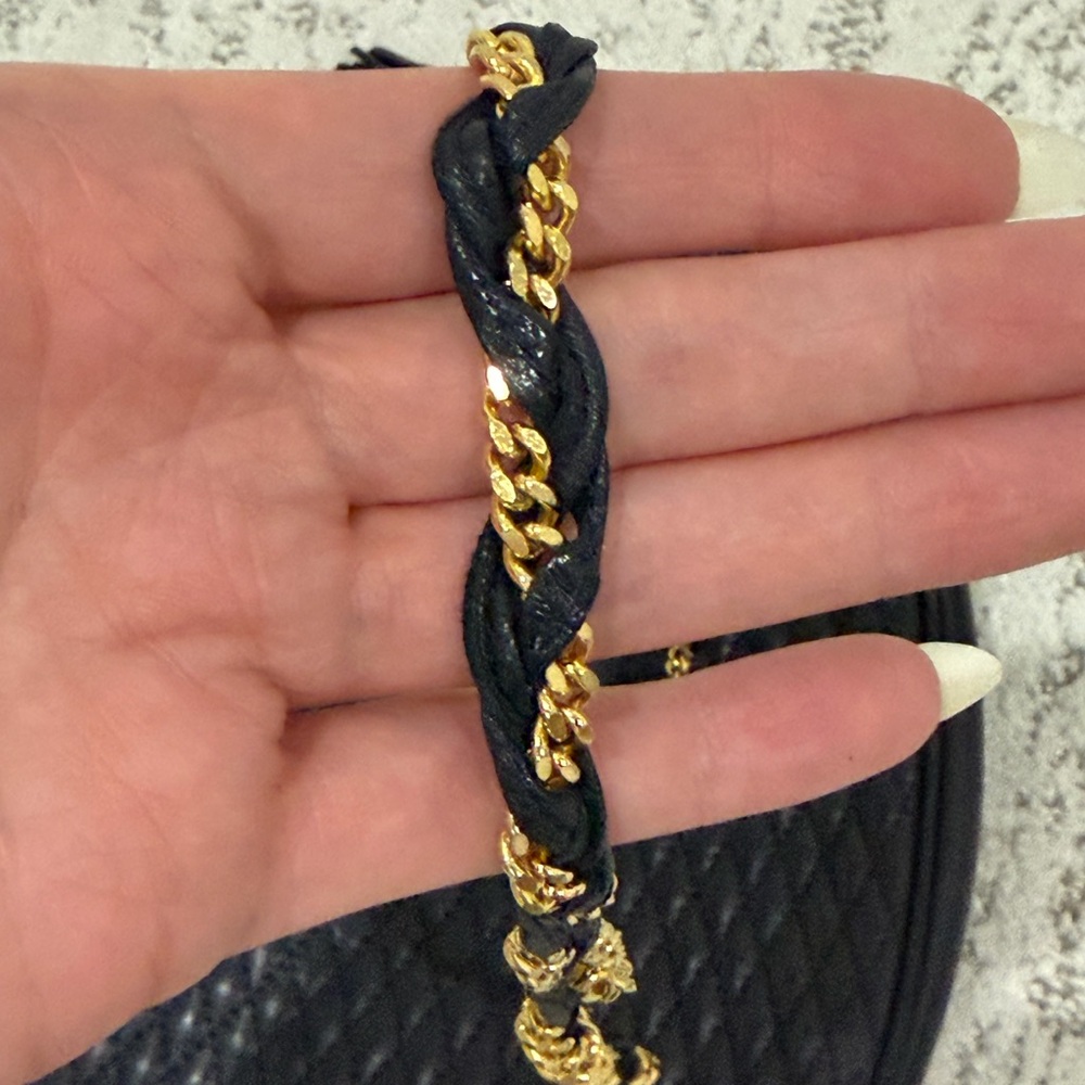 Bally Navy Quilted Leather Shoulder Bag With Gold Chain Strap- Like New! - Picture 7 of 11